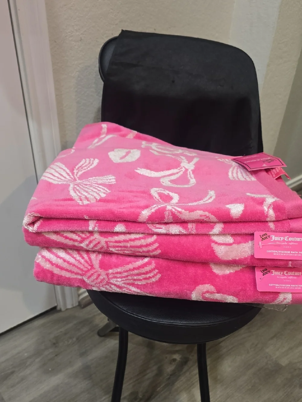 Juicy Couture Home Lips & Bows Bath & Hand Towel Set